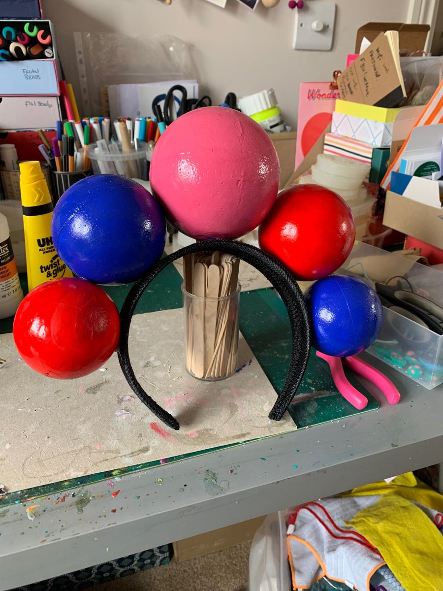 VADundee's tweet photo. 🔴🔵Speaking or hairbands! 

Design doesn’t need to complex to be bold! As you can see here with Syrah’s Styrofoam headpiece. ✨✏️ https://t.co/FCqO6XAwlx