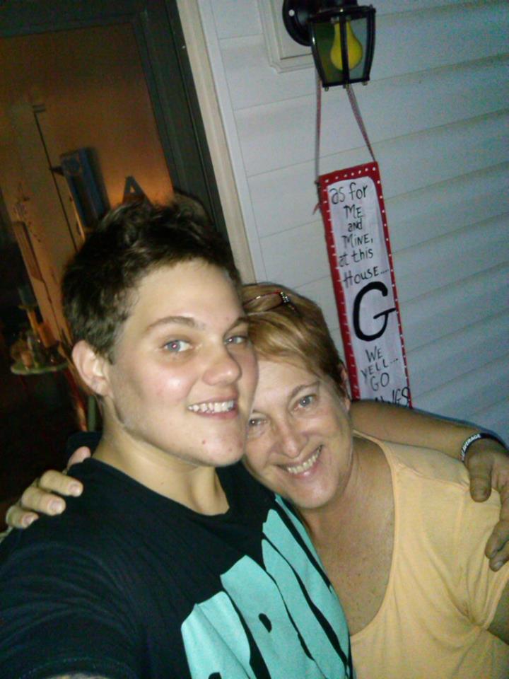 ThreeDawgLadyDe's tweet photo. Today, is the 2nd anniversary of my daughters death due to senseless gun violence. A coward with a gun, murdered her in front of her daughter. I'm sharing a pic of her and I, and 1 of her with her daughter Luna who watched her killed. Tell someone you love them today. https://t.co/pGq9gHbdMD