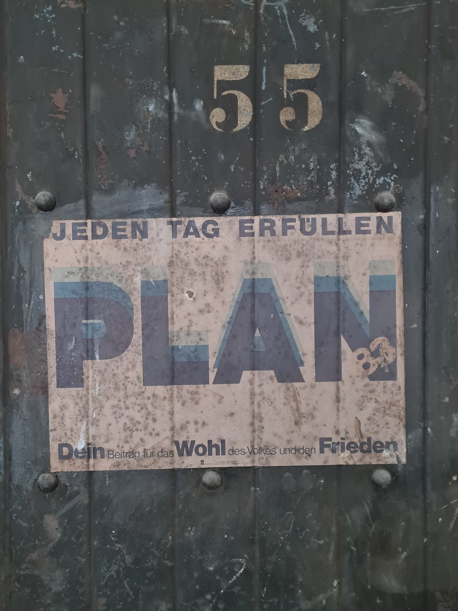 LandLeute's tweet photo. Plan erfüllt. 2 LES fristgerecht in #FroheZukunft abgegeben. Frieden in der Altmark und sonst wo? Fraglich. 
Das DDR-Relikt haben wir übrigens in der Leipziger Druckererei entdeckt. #leader #altmark https://t.co/O1BFOLkbcP