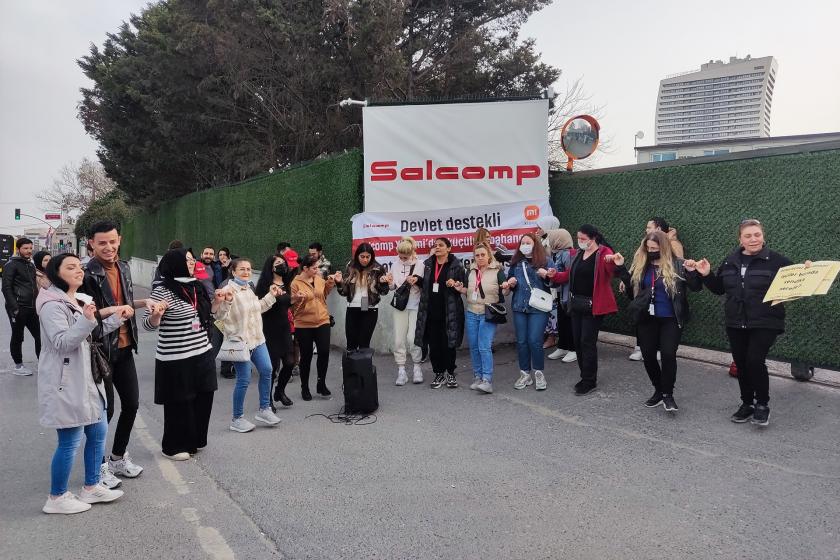 yeniisci's tweet photo. #SalcompXiaomi patronu işçileri işten atıyor, haklarını gasp ediyor, fabrikada örgütlü sarı sendika Türk metal “teşvik” diyor!
Türk Metal Salcomp Xiaomi’de işçilerin haklarının gasp edilmesine göz yumuyor.
Türk Metal bunu ilk defa yapmıyor.
Kahrolsun sarı sendikacılık! https://t.co/RjkA1WxJ4H