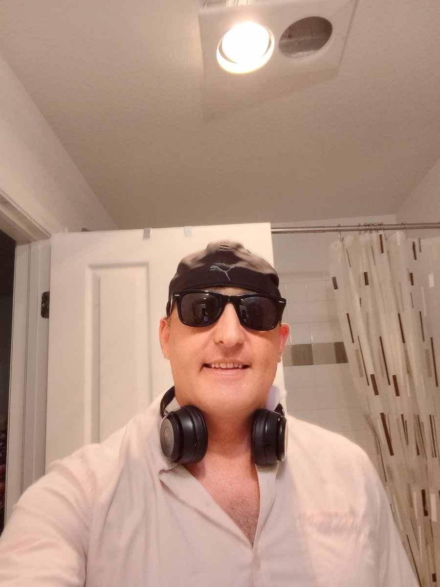 Coach73Russell's tweet photo. @CherylBayer3 it's your cousin Russell my mom won't give me your phone number but I need to talk to you we are working on similar technology.  I have an idea for a movie.  303-949-7107 https://t.co/LThXDl3eCr
