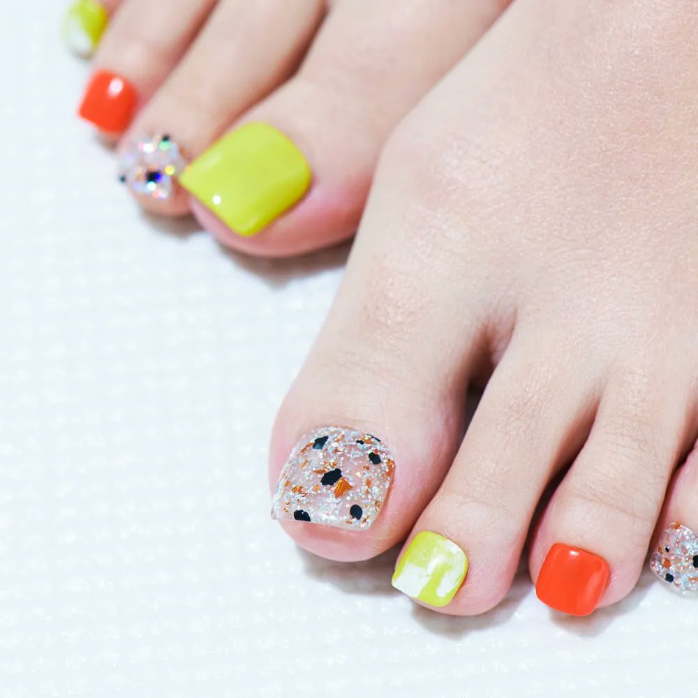 تويتر Ginza على تويتر サンダルを履く機会が多い夏は フットネイルにもこだわりたい Rosettの田近風夏さんが伝授するのは ラメmix ネイル 明るい黄緑には白のニュアンスをほんのり加え 暑い夏に映えるブライトオレンジは単色使いで 3つのデザインをランダム