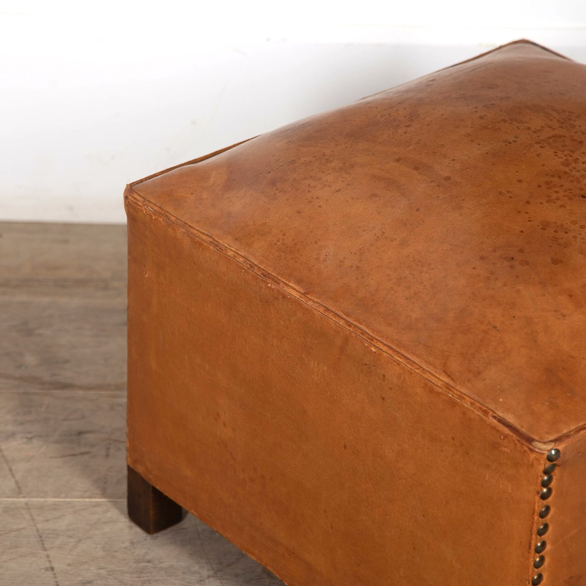 L A T E S T  A R R I V A L ✨ 

20th Century French Leather Pouffe
 
buff.ly/3JjF9CY 

#LorfordsAntiques #Lorfords #Antiques #20thCentury