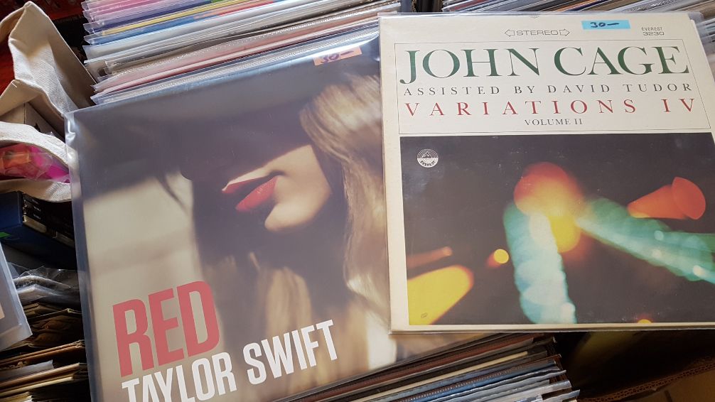 HarryPrenger's tweet photo. Ik bezocht een 2e hands platenzaak in Duitsland. Mooi gevarieerd aanbod. Taylor Swift in dezelfde bak als John Cage... #Giftland in Aken. Zelf plaatjes gekocht van Grateful Dead en debuut van gitarist Terje Rypdal waarop hij nog zingt. https://t.co/I3I8bIb81U