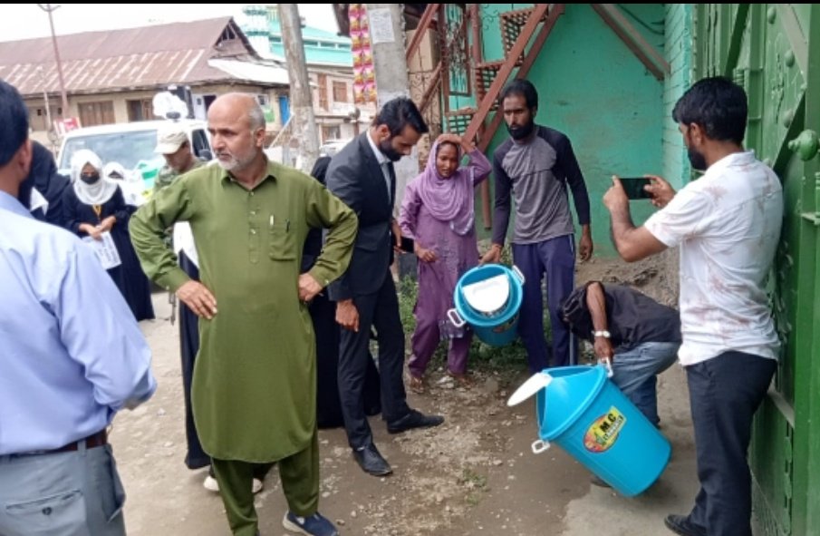 LangateMc's tweet photo. Awareness camipgn, road show and plog run in collabration with Girls Hr sec school Langate held today as a part intensive campign on BOSUP By MC Langate.. @ULBKASHMIR @advozshahnawaz https://t.co/yTUN5N4MIs