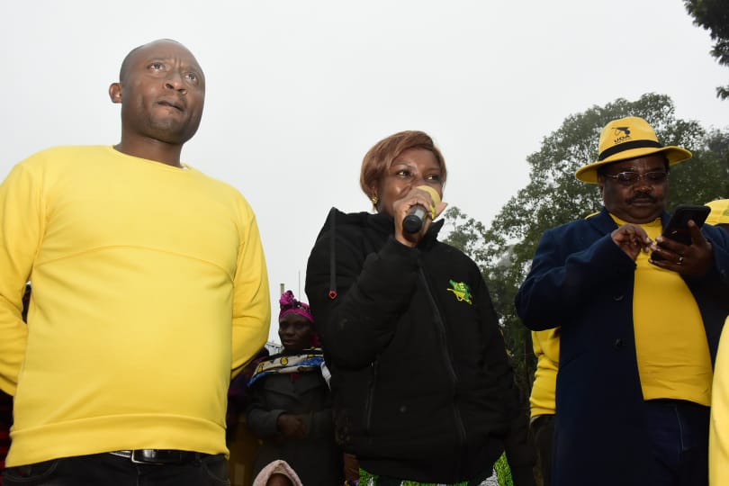 MunialoReenah's tweet photo. Nyeri was good #NyeriIsKenyaKwanza
#MadamHustler
#MunialoMwenyewe
#KenyaKwanza
#FormNiHustler
#MpangoNiBottomUp
#KenyaDecides2022
#IamForRuto #PesaMfukoni #FreedomIsComing
Governor ni Mwalimu @GovernorKahiga
Women Rep ni @HonMukami
Senator ni Wamatinga
MCA ni Gatheru Wa Maai https://t.co/7URmzpeCOJ