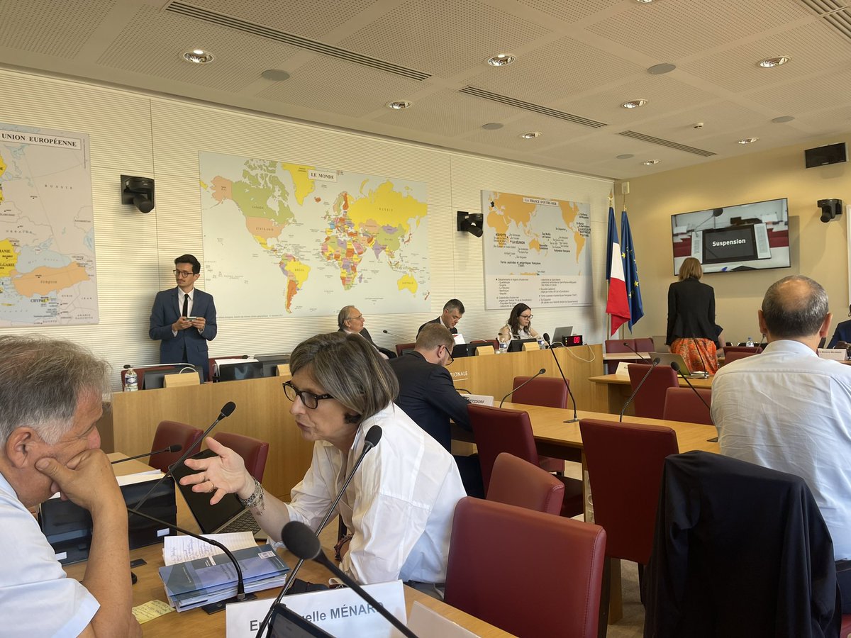 PoissyKO2020's tweet photo. Commission des affaires étrangères ce mercredi matin pour évoquer le projet de loi entre la France 🇫🇷 et le Qatar 🇶🇦 pour la @FIFAWorldCup 2022. Présidée par @JLBourlanges et rapportée par @Amelia_LKF. https://t.co/yXojrIZuJb