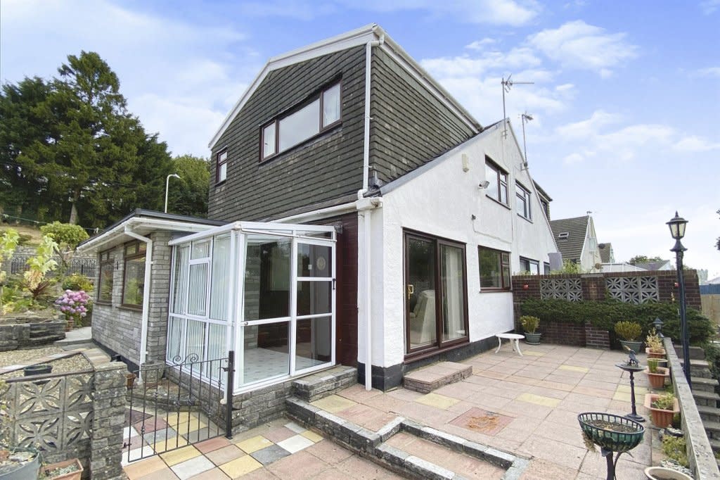 Peter Alan on Twitter "Chapel Hill Close, Llanharan, PONTYCLUN An extremely rare to the