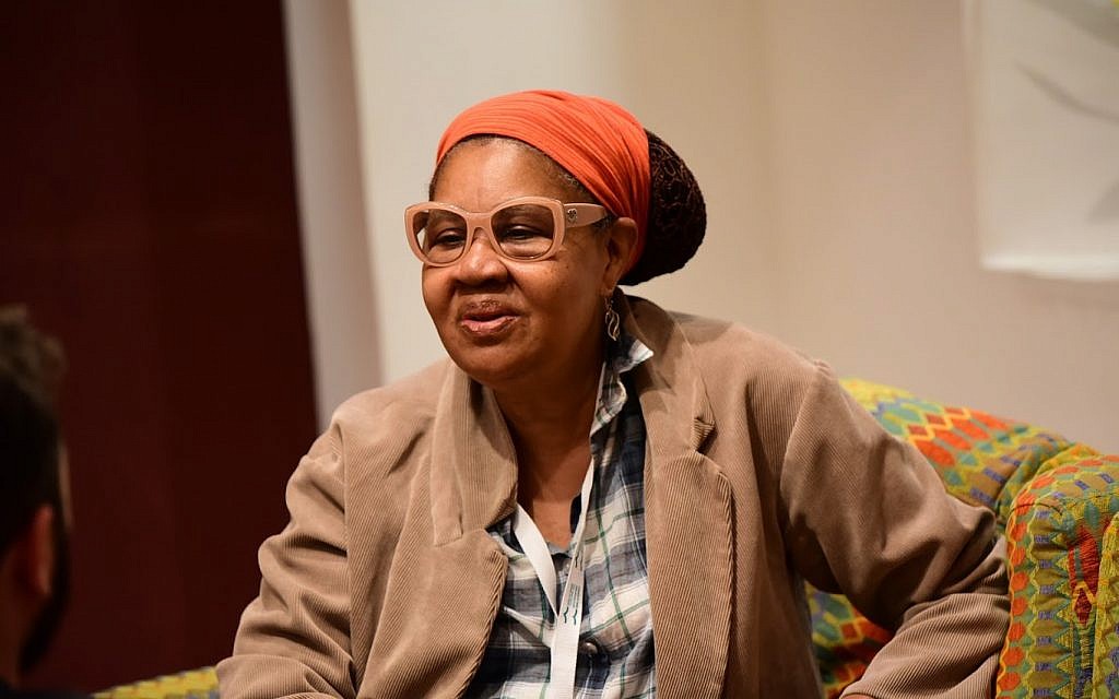 Read More Women (@womenread) on Twitter photo “Friendship is a simple thing, and yet complicated; friendship is on the surface, something natural, something taken for granted, and yet underneath one could find worlds.”
Jamaica Kincaid #ReadMoreWomen “Friendship is a simple thing, and yet complicated; friendship is on the surface, something natural, something taken for granted, and yet underneath one could find worlds.”
Jamaica Kincaid #ReadMoreWomen