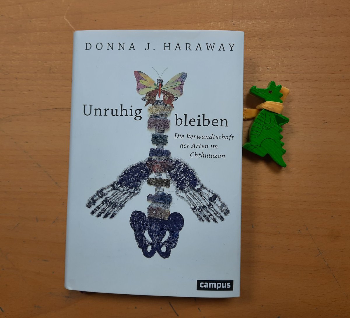 Lektor at work wusste nicht, was das Chthuluzän ist. Damit das Wort bekannter wird, verlost der <a href="/Campusverlag/">Campus Verlag</a> ein Exemplar des Klassikers von Donna J. Haraway. Teilnahme bis morgen früh per Retweet!