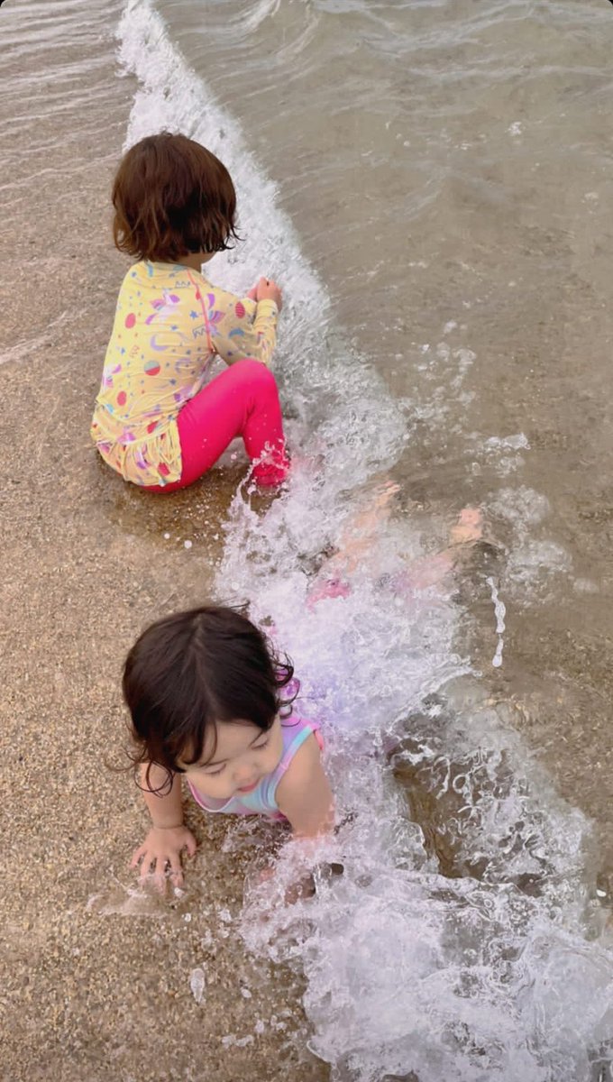 shimeipg99's tweet photo. Beach day with @isa_garzon99 https://t.co/UJsXKDYbmE