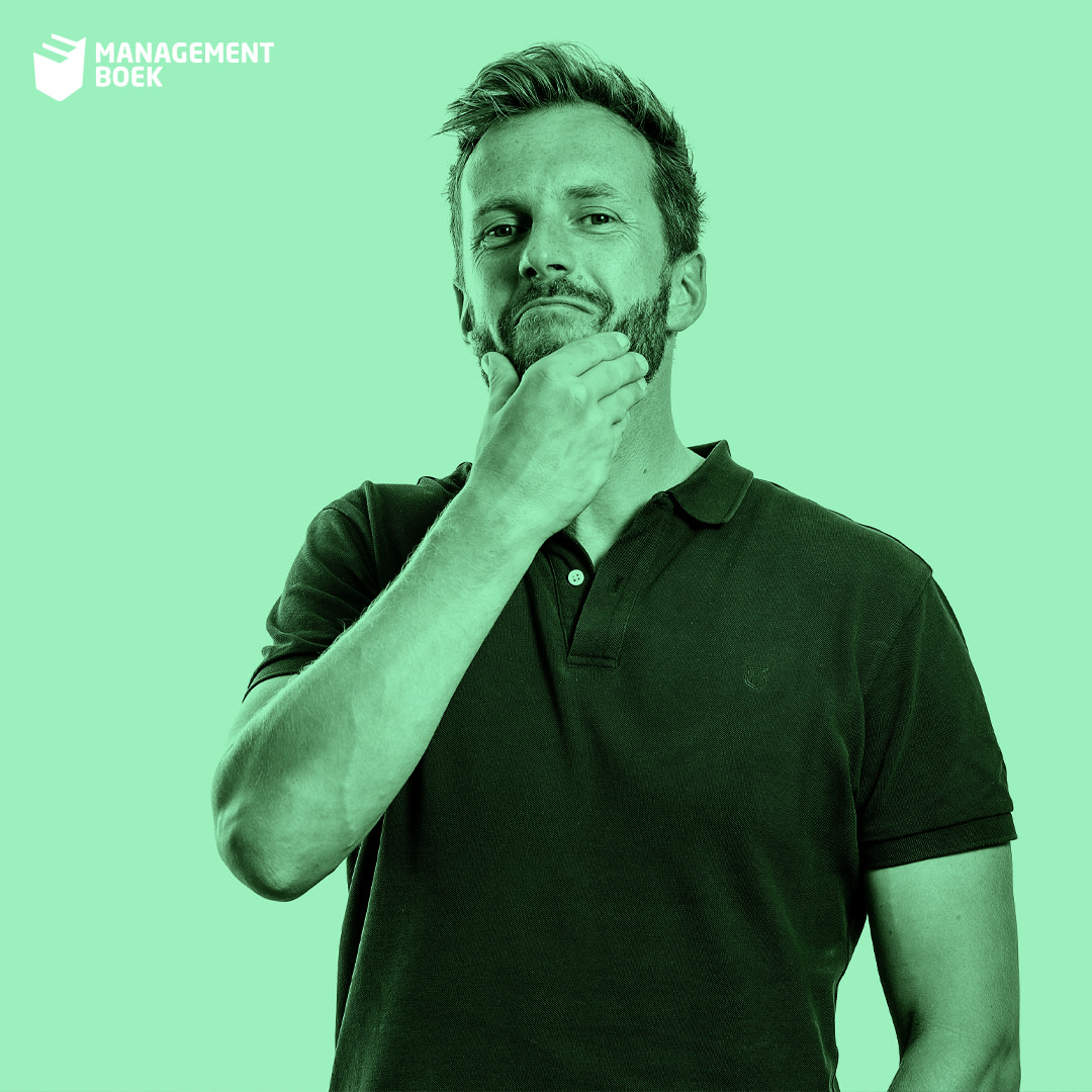 'Aankloten' van Frans van Leeuwen stootte rond Vaderdag door naar de eerste plaats in de Managementboek Top 100. Het is een zelfhulpboek voor mannen, dat geen zelfhulpboek wil zijn. Wij spraken hem over zijn aanklacht tegen de prestatiecultuur > bit.ly/3JqTfm5