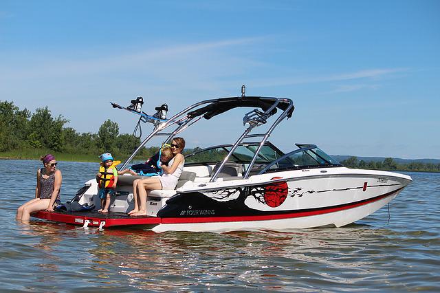 trip_outlook's tweet photo. 5 Tips for Choosing the Best Boat for Your Family - https://t.co/hFDeJ3JA28 via #travel https://t.co/Dm4MtsKaoJ