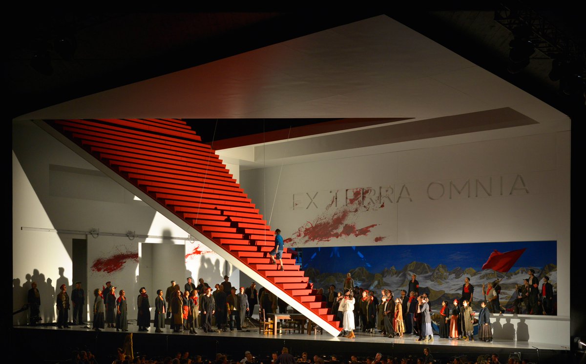 Rof_Pesaro's tweet photo. 🎂 Oggi Guillaume Tell compie 193 anni / Today #GuillaumeTell turns 193! L'opera è andata in scena al #ROF nel 1995 con regia, scene e costumi di #PierLuigiPizzi e la direzione di #GianluigiGelmetti e nel 2013 con la firma di #GrahamVick e @MMariotti1979 sul podio
#ROFTell https://t.co/cth9KkT8ta