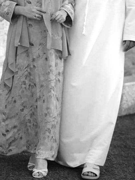 2000lkd's tweet image. شيصير لـوو نمشي سوا والناس تعرفنا؟ 🤍🌸