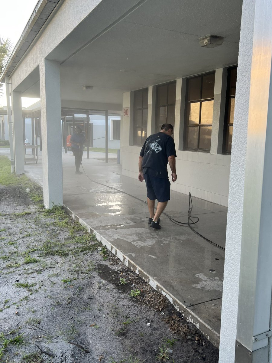 <a href="/OMS_Connected/">Oslo Middle School</a> custodians are getting it done this early morning! #webelieveinBLUE @SDIRC_SUP <a href="/Bass_SDIRC/">Scott Bass</a> @IRCSchools <a href="/CraigKinsley1/">Craig K</a> <a href="/MrBrown_Civics/">Ken Brown</a> <a href="/teachmehow2alge/">teachmehowtoAlGE</a>