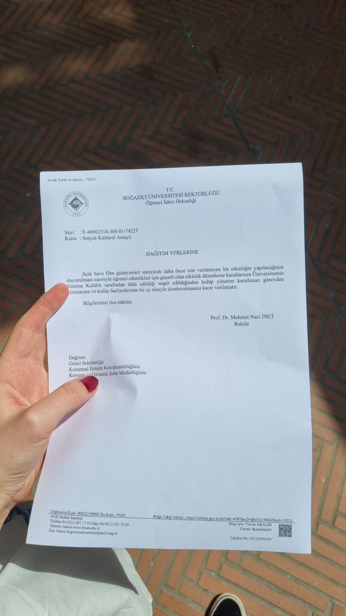 #SansüreKarşıHepBeraberiz 
Gerekçe gösterilmeden sansürlenen 3 açık hava gösterimimizden birini Boğaziçi Üniversitesi Kulüpleri olarak bugün gerçekleştireceğimizi duyurmuştuk. Bunun üzerine bu sabah üniversitemizin kayyum yönetimi tarafından kulübümüze gönderilen belgede, +