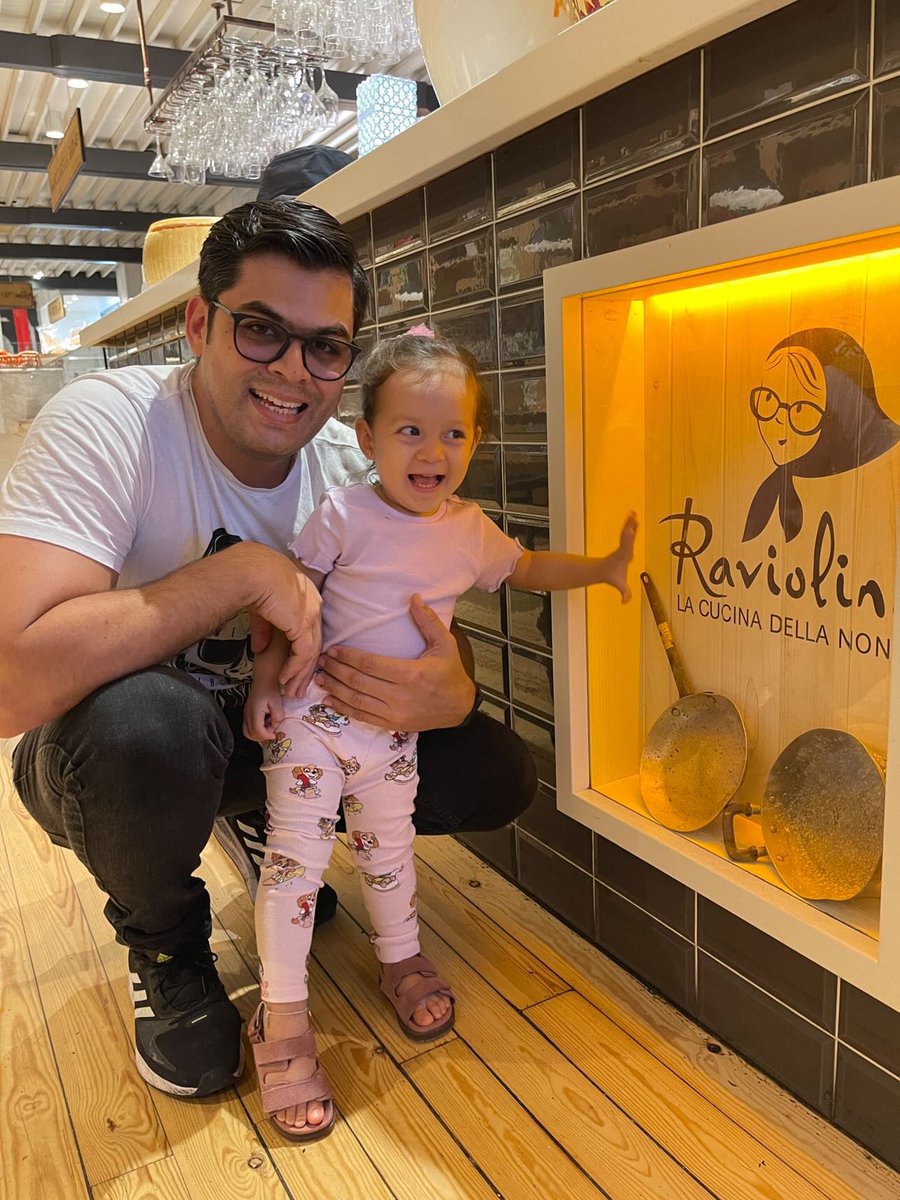 RaviolinaSS's tweet photo. Hay amores a primera vista, ¿verdad?
¡Y que duren toda la vida!

👆🏻Haz tu reserva desde el link de la bio.

Ci vediamo #Donostia #partevieja #buonappetito https://t.co/S8hj1I3pus