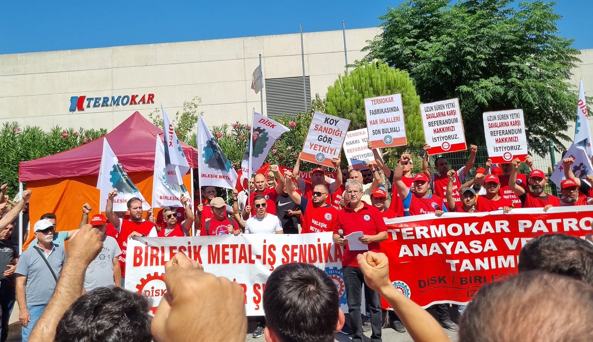 BirlesikMetal's tweet photo. Manisa TERMOKAR KLİMA Fabrikası önünde basın açıklamamızı başta üyelerimiz olmak üzere Emek ve Demokrasi Dostlarımız ile birlikte gerçekleştirdik.
TERMOKAR KLİMA işyerinde 5 Yıldır devam eden HUKUKSUZLUĞU ve ADALETSİZLİĞİ Hep birlikte Haykırdık...
#İnadınaSendikaİnadınaDİSK https://t.co/TDA8kJpTFY