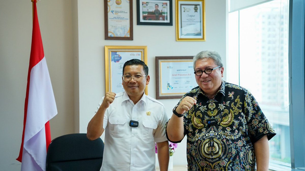 BadanPangan's tweet photo. Kepala NFA bangun kolaborasi stabilisasi pasokan dan harga pangan dengan Ketua Aprindo bapak Roy Nicholas Mandey (3/8).

#SinergiPangan #Pangan #MerdekaPangan https://t.co/QObqAMry9x