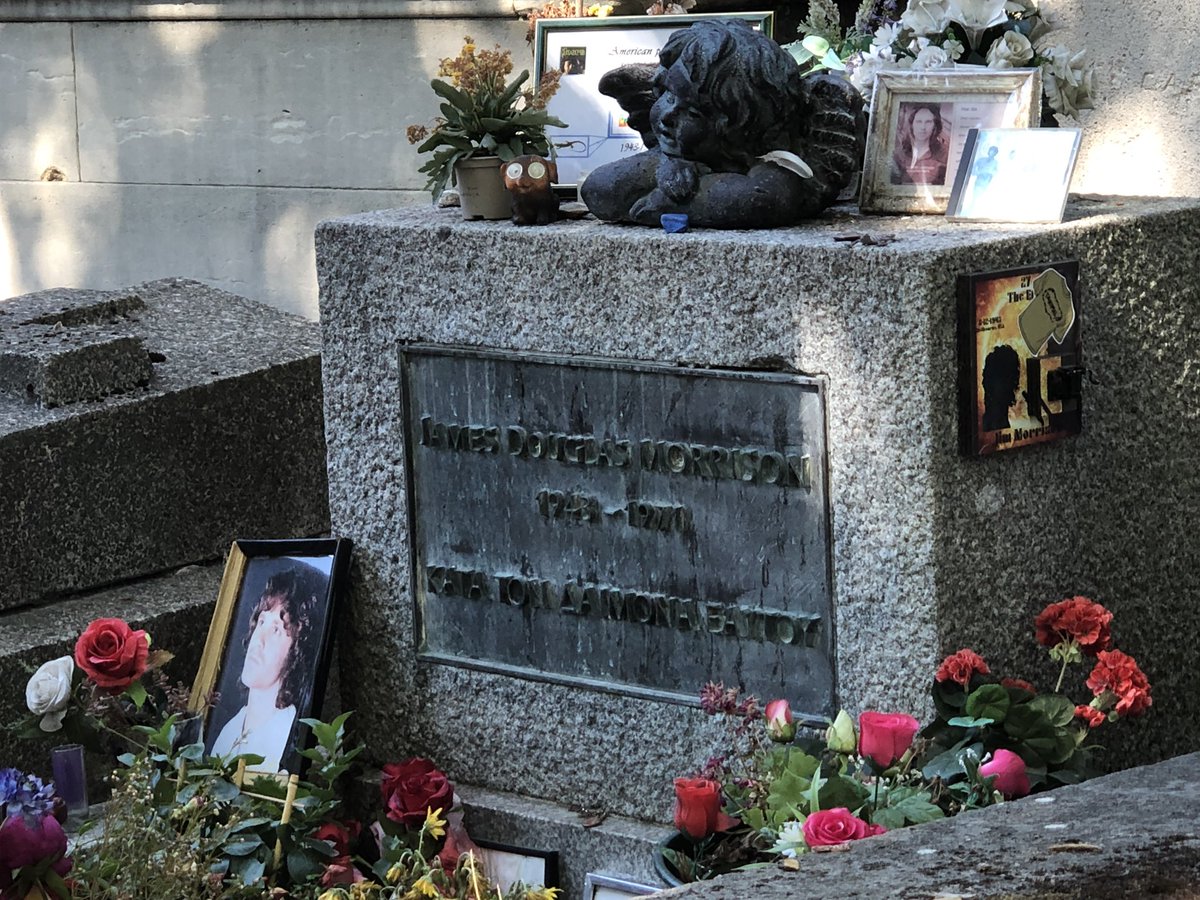 Wouldn’t be right to come all the way to Paris and not visit the grave of Jim Morrison #TheDoors #PèreLachaiseCemetery #TheLizardKing #Paris
