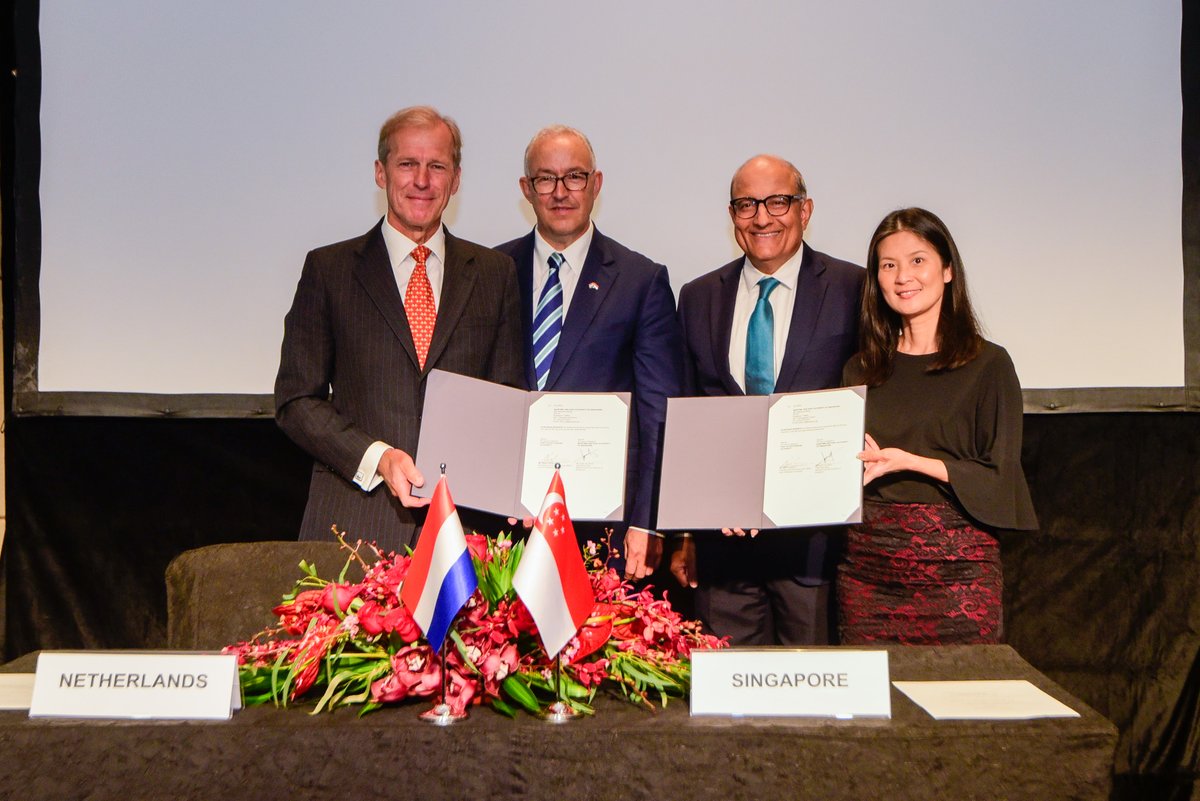 MPA_Singapore's tweet photo. #MPA has inked a Memorandum of Understanding with the @PortOfRotterdam to establish the world’s longest Green and Digital Corridor that will enable low and zero carbon shipping between the two maritime cities of #Singapore and #Rotterdam. 

Read more: https://t.co/LFdFvQKrKR https://t.co/8lsfa3MU6h