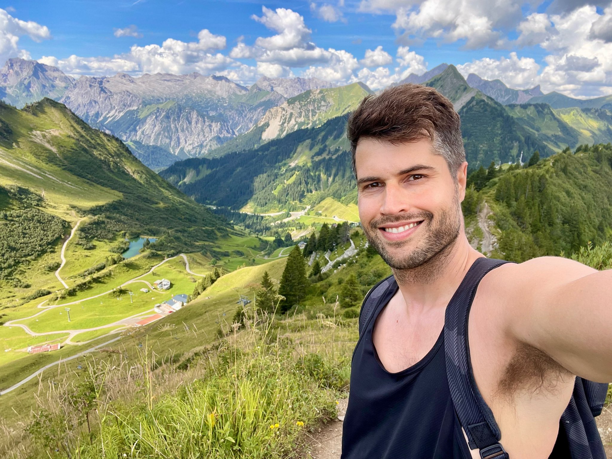 throatbuddy (200k) on Twitter "Looks like a photo wallpaper but it was real! 😅🥰 https //t.co