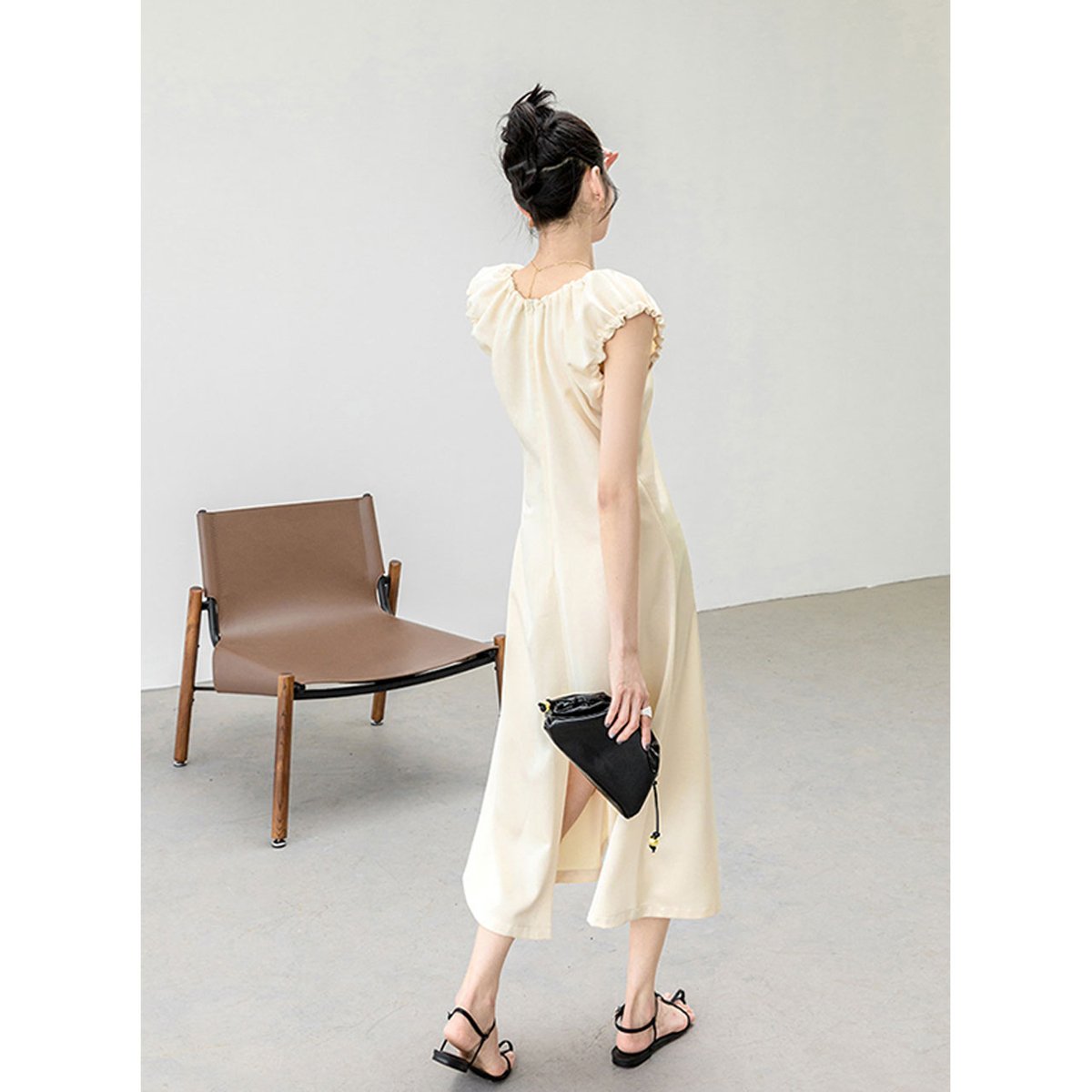 ssisilofficial's tweet photo. Shirring V-neck Sleeveless Onepiece
Color：Apricot

トップのシャーリングが特徴的な1枚。
細身でありながらも程よくゆとりのあるシルエットで、体のラインを綺麗に見せてくれます💫

▽詳しくはこちら
https://t.co/7Jwmt221pE

＃Ssisil ＃シーシル ＃ワンピース ＃オケージョン ＃きれいめコーデ https://t.co/21Ss02O2nV