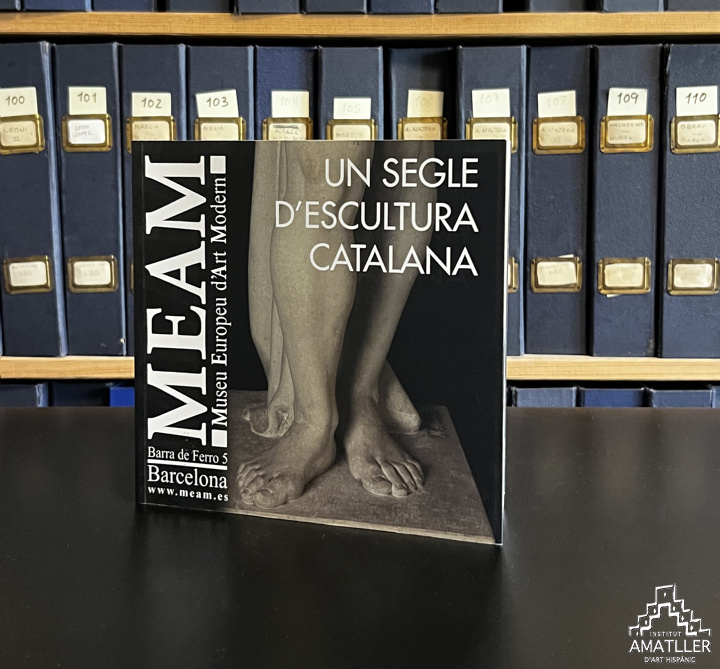 Tanquem les recomanacions de setembre amb el catàleg de l'expo “Un segle d’escultura catalana” (2013) que va tenir lloc al @MuseuMEAM. La mostra feia un recorregut per l’#escultura figurativa #catalana des de finals del segle XIX fins als nostres dies

#BibliotecaAmatller #books