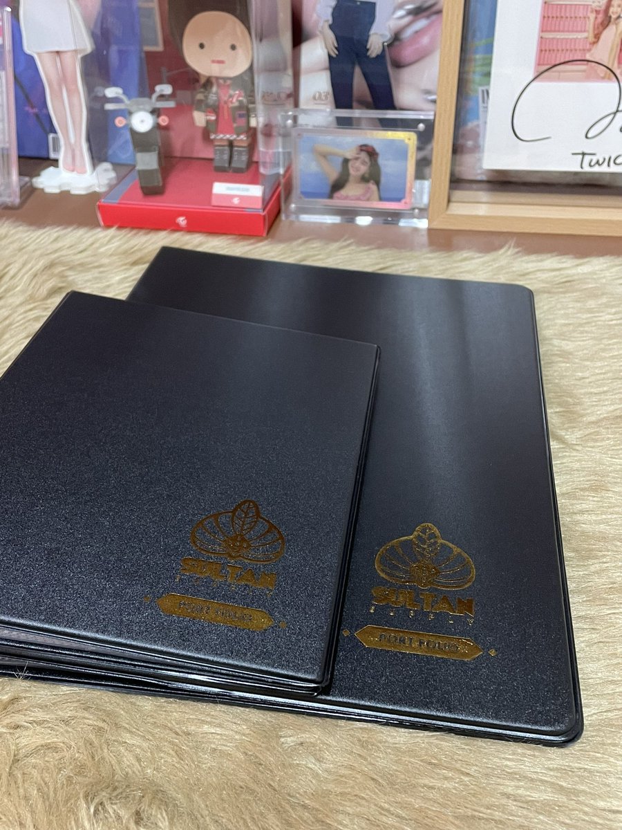 NayeonNabong's tweet photo. Did you guys know that @SultanSupplyPH has these A4 and A5 Portfolios? 🥹

If you are looking for a non refillable binder, this one is for you! It comes in a sleek matte finish cover + the binder sleeves fits cards in double sleeves (up to Onyx) 🫶🏻 I love these! Thank u Sultan 💕 https://t.co/6FBizsycAc