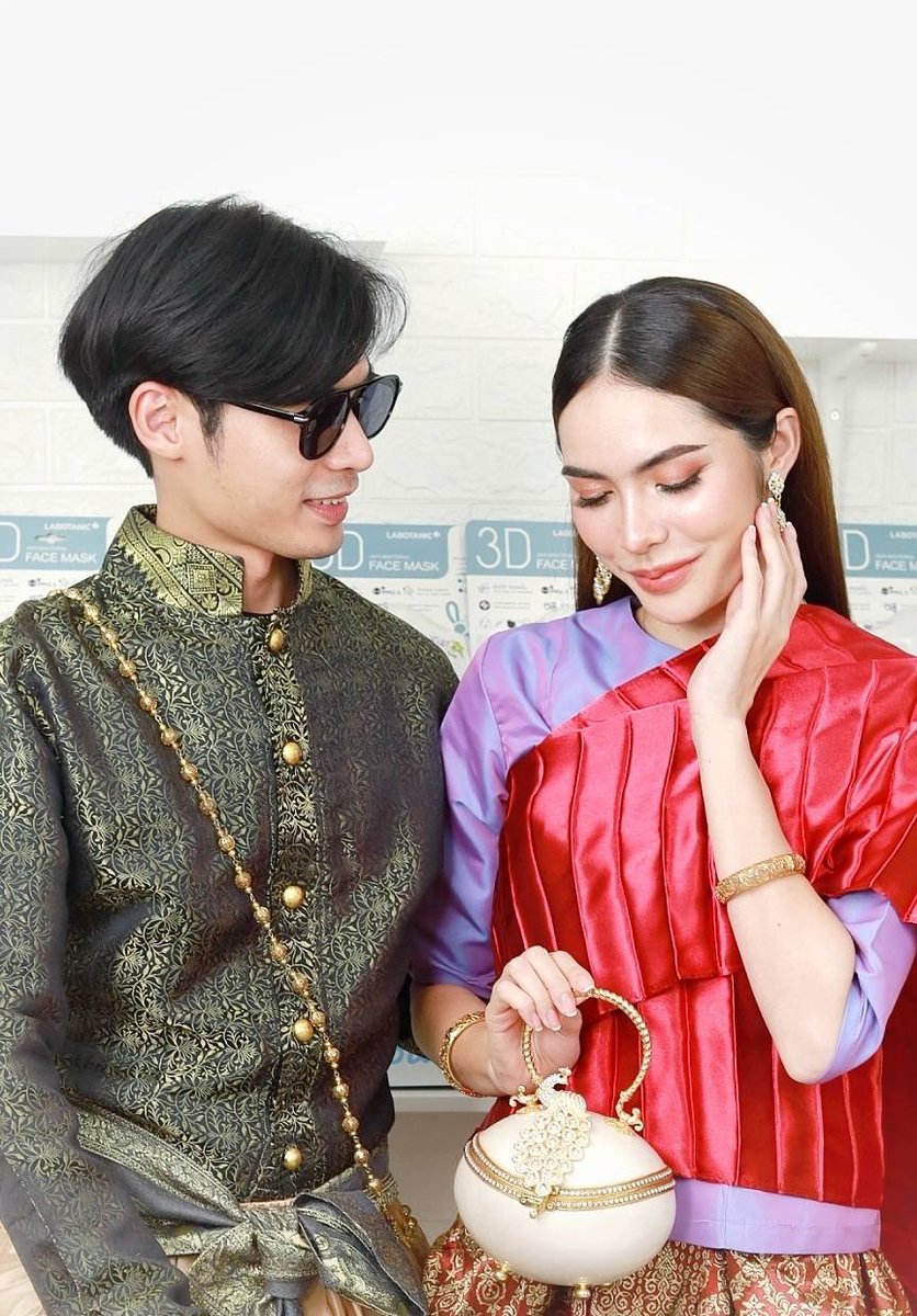 labotanic's tweet photo. 💚 เก็บตกไลฟ์ "ซ้อเจ้า" แทนคุณทำบุญร่วมชาติ.. ชมพู & ชาล็อต x PD บิ๊กจ๊อด ❤️
#ชมชาxLabotanic
#ซ้อเจ้าแทนคุณทำบุญร่วมชาติ
#ชาชม #ซ้อมลเจ้า #ซ้อพูเจ้า
#MissGrandThailand #Labotanic #แลโบทานิก https://t.co/MfGnpFEzas