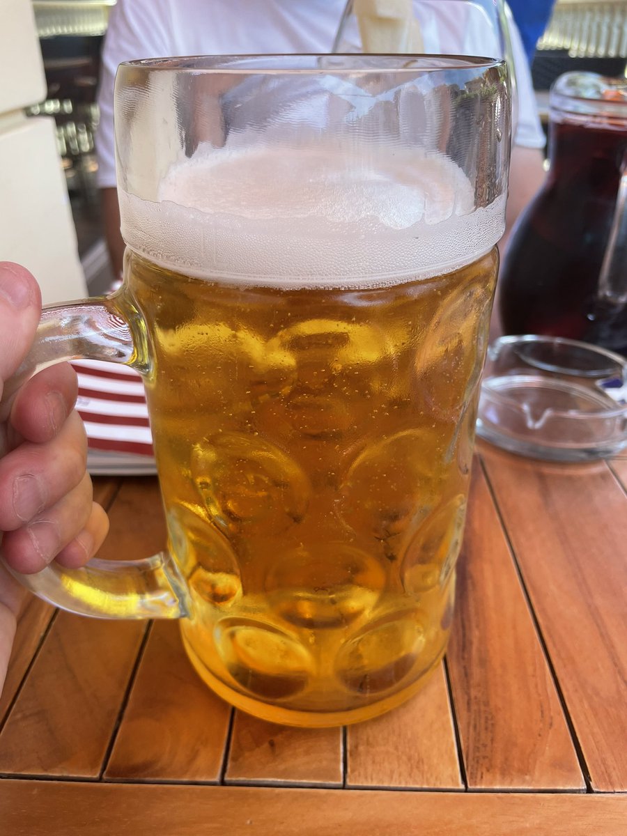 Trying to cut down on my alcohol consumption on this trip, so I’ve limited myself to just ONE drink with lunch…

Cheers from Sorento 😁🍺☀️
