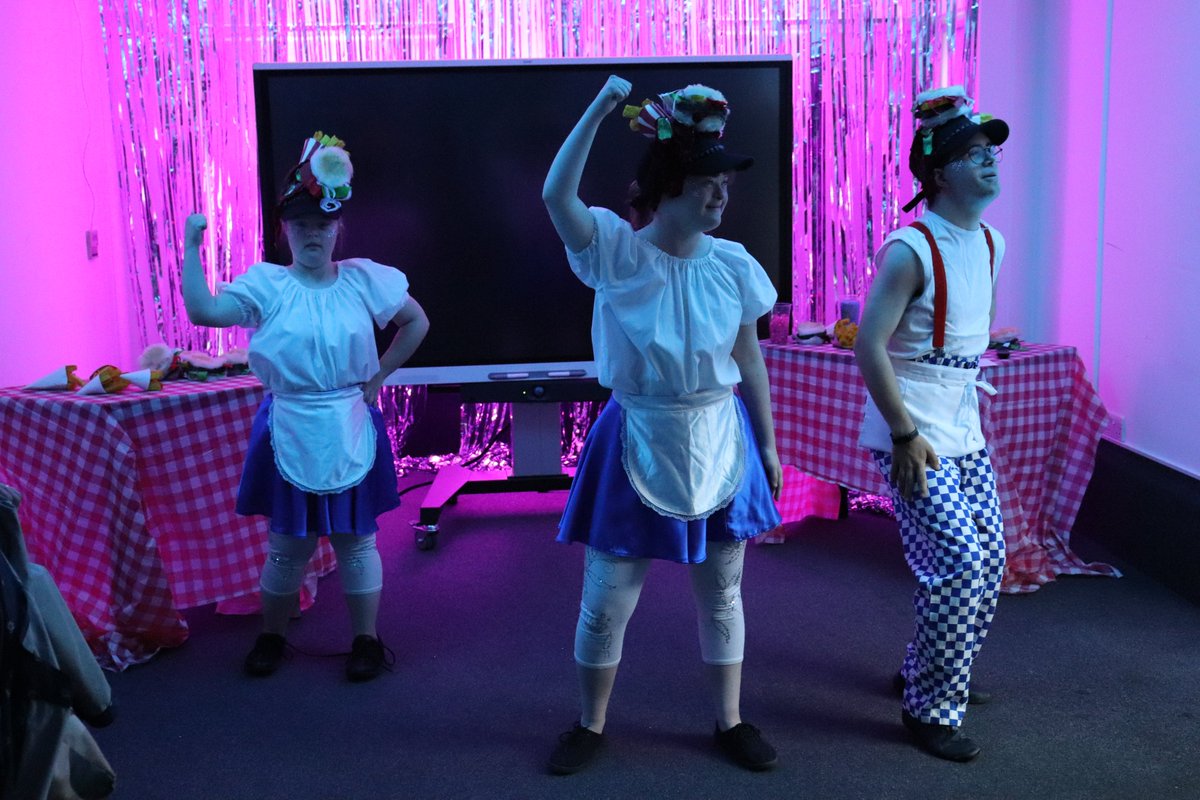 orpheuscentre's tweet photo. β¨ To celebrate the end of the #academicyear, we are looking back on some of our #highlights! We enjoyed two incredible #studentshows, including Beast & Beauty at the Barn Theatre and Neighbourhood Watch! https://t.co/KH3d5RqgDG
