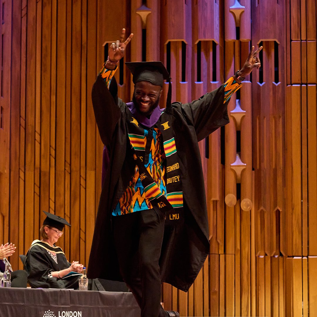 Iconic stage moments captured at our 2022 summer graduation last week. Our students definitely know how to celebrate!

#LondonMetGrad ✨📸