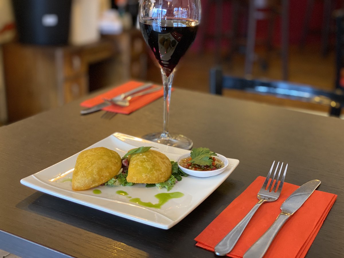 tziganosrest's tweet photo. We offer the best taste of mediterranean cuisine! Come and dine with a loved one, friends or family🍽️

Book a table: https://t.co/hTqNqo4x5x

#Tziganos #Mediterranean #Weekdeals  #Foolovers #Foodie #Blackhearth #Londonrestaurant #London https://t.co/jRpuLxOO6f