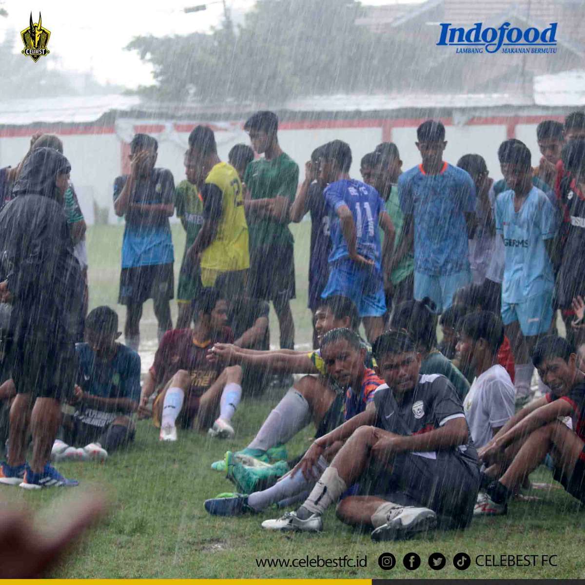 CelebestFC's tweet photo. Apa yang bisa mengalahkan Hujan?

Yang bisa mengalahkan hujan dan badai hanyalah Tekat Kuat untuk Sukses..

Jangan menyerah Boys! 

Jaya.. Jaya..Jaya!

#celebestfc 
#tandukanoa 
#pakabelomore 
#mainbagus https://t.co/XuJgvMW4Go