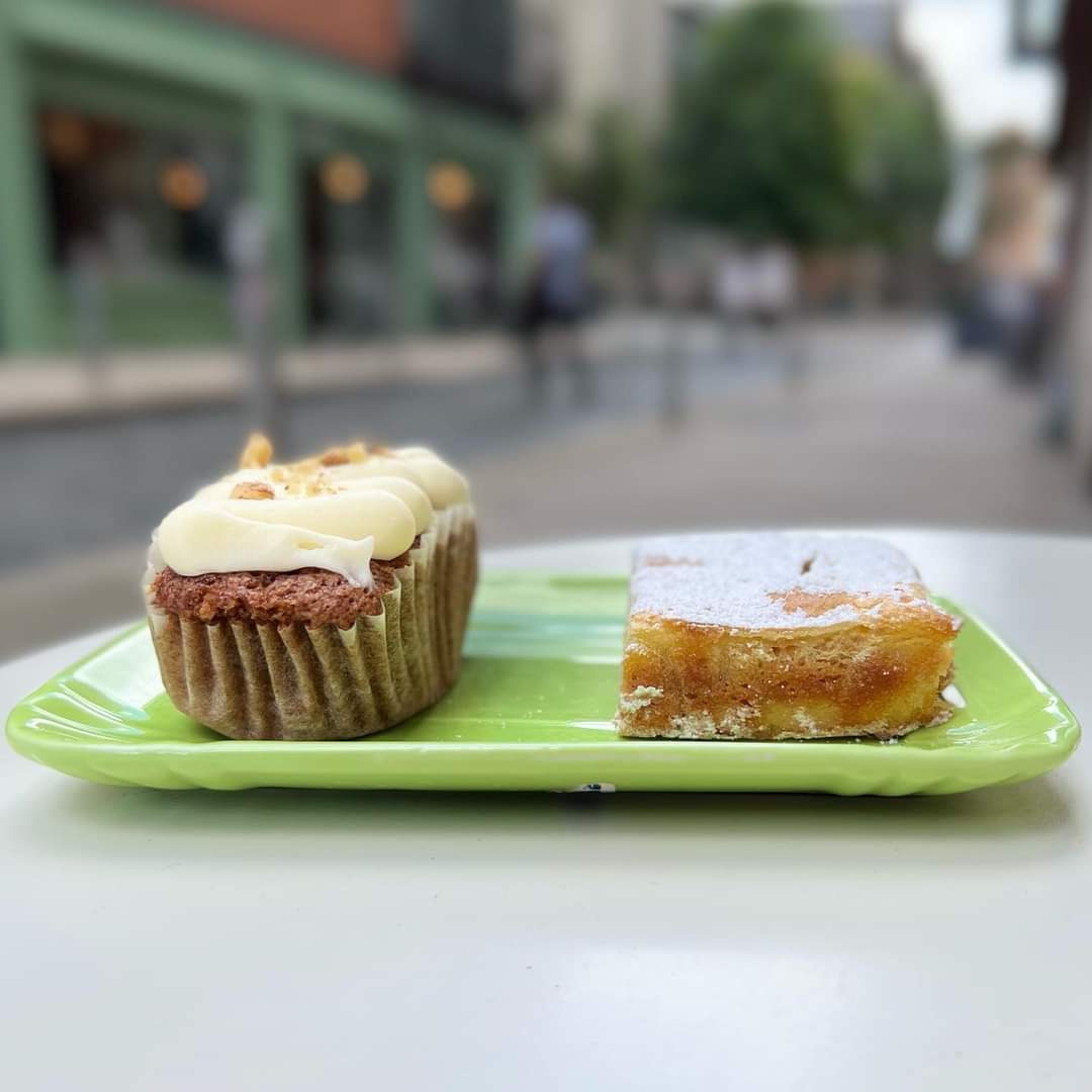 This week delicious #treats
#carrottcake &amp; #lemonsquare
#yummy