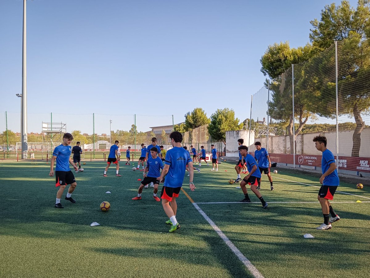 FundAlcoraz's tweet photo. 🏋️‍♂️ ¡Continua el regreso! 🏋️‍♂️

📍San Jorge.

¡La 𝗦𝗗𝗛 𝗝𝘂𝘃𝗲𝗻𝗶𝗹 𝗕  de Joaquín Ponsa ya se prepara para la #LigaNacional! https://t.co/cqAMvVrRd1