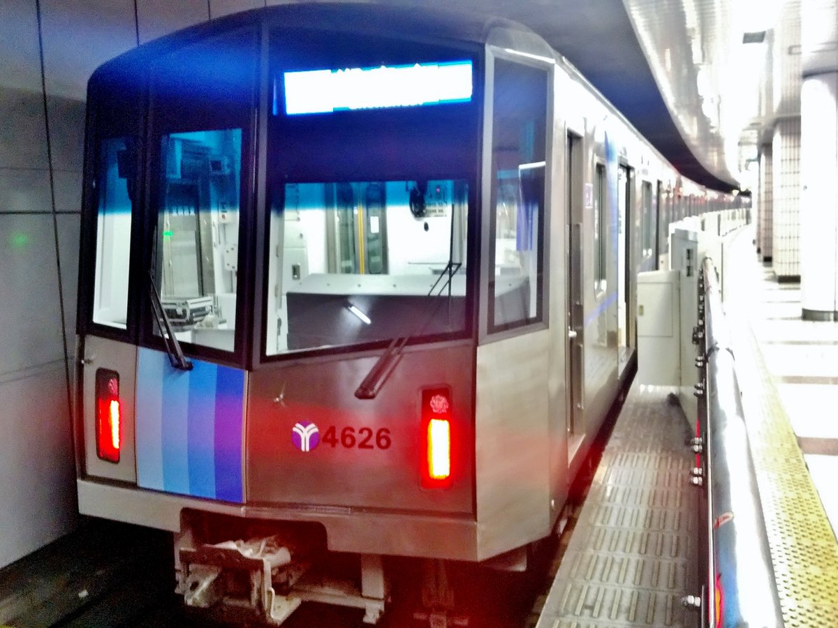yoshinyosin's tweet photo. 🏥通院日の帰り道🏥
🚇横浜市営地下鉄ブルーラインの新型車両に、乗車することが出来ました🚇
🚃横浜市交通局4000形電車です🚃
#横浜市営地下鉄ブルーライン #横浜市営地下鉄 #ブルーライン #横浜 #地下鉄 #ブルーライン #新型車両 #通院日 #Yokohama https://t.co/V8c4wTqwRp