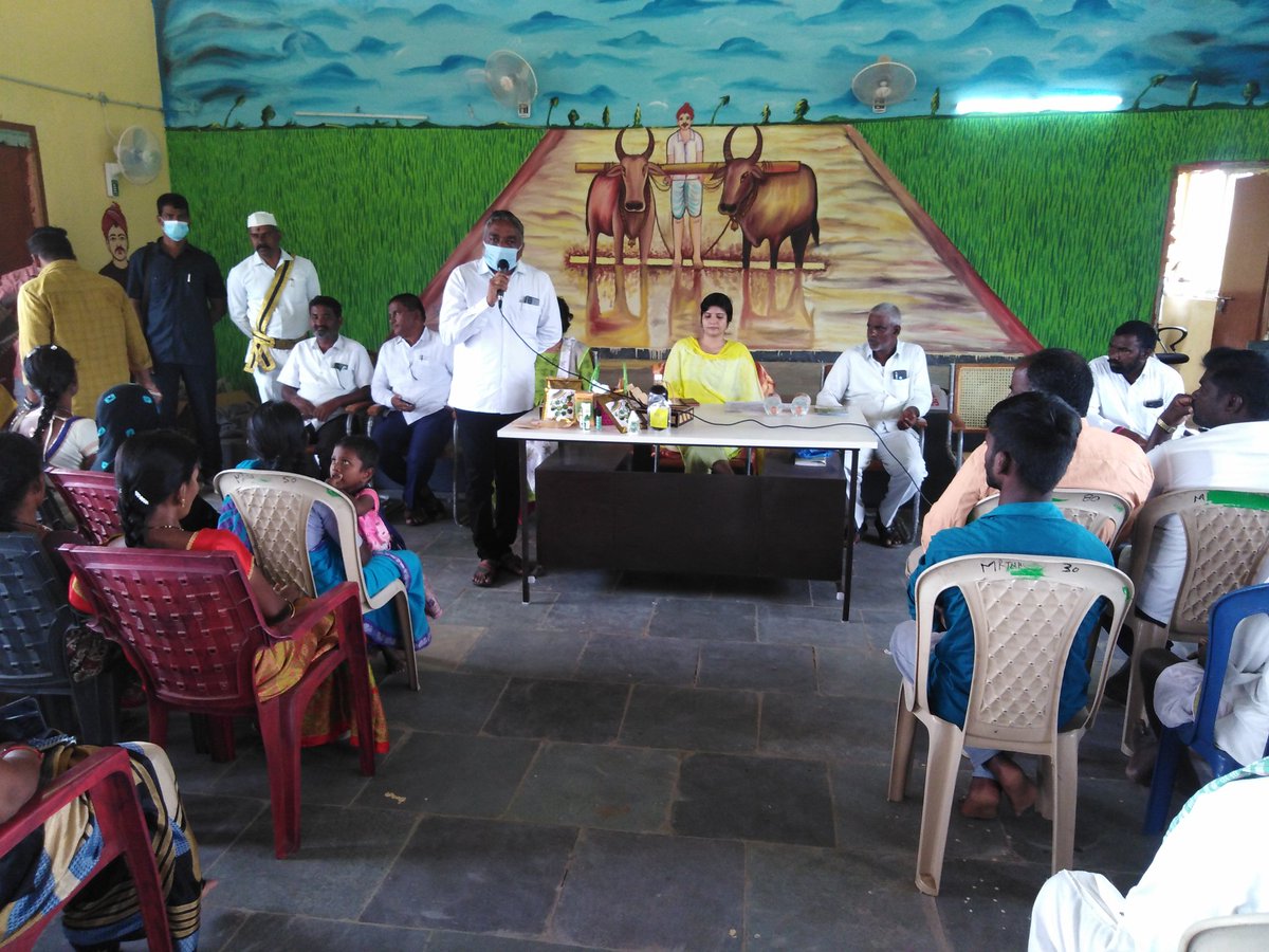 AODhanwada's tweet photo. ఒౌషధ మొక్కల సాగు పై అవగాహన సదస్సు-కొల్లంపల్లి గ్రామ రైతువేదిక నారాయణపేట మండలం ముఖ్యఅతిథిగా హాజరైన గౌరవ జిల్లా కలెక్టర్ హరిచందన మేడమ్ గారు మరియు జిల్లా వ్యవసాయ అధికారి సార్ గారు.@MJSudhakar8 @harichandanaias @SingireddyTRS @SRReddyTRS https://t.co/bgZAk7ibep