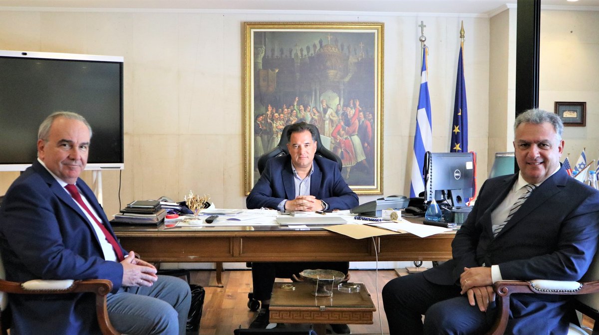 O ΥΠΑΝΕΠ <a href="/AdonisGeorgiadi/">Άδωνις Γεωργιάδης</a> και ο ΑνΥΠΑΝΕΠ <a href="/npapathanasis/">Νίκος Παπαθανάσης</a> , συναντήθηκαν με τον νέο Πρόεδρο του Συνδέσμου Εξαγωγέων Βορείου Ελλάδος, κ. Συμεών Διαμαντίδη. Του ευχήθηκαν καλή θητεία και συζήτησαν για την ενίσχυση της εξωστρέφειας των επιχειρήσεων