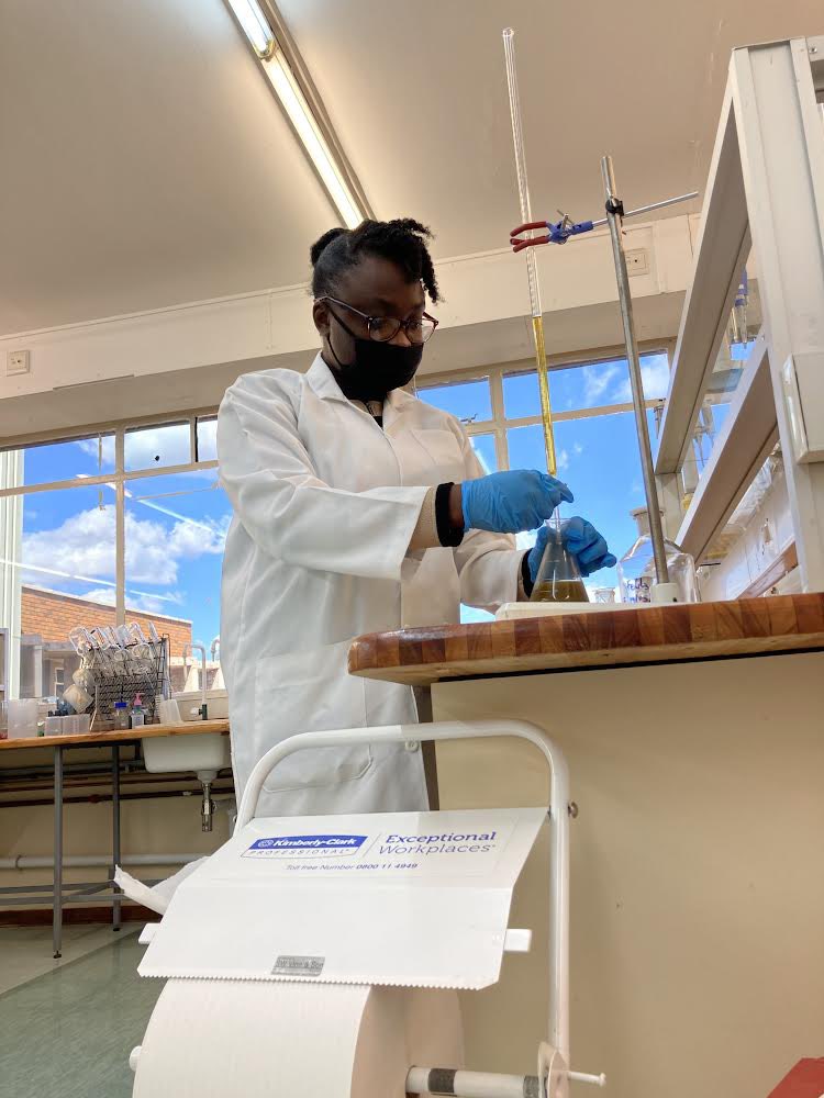 #BlackBotanistsRollCall #BlackBotanistsWeek2022 
I’m Tomi Lois Adetunji, a Postdoctoral Research Fellow at the North-West University, South Africa.
I’m an ethnobotanist,and my research focuses on the pharmacological evaluation of indigenous South African forb species.