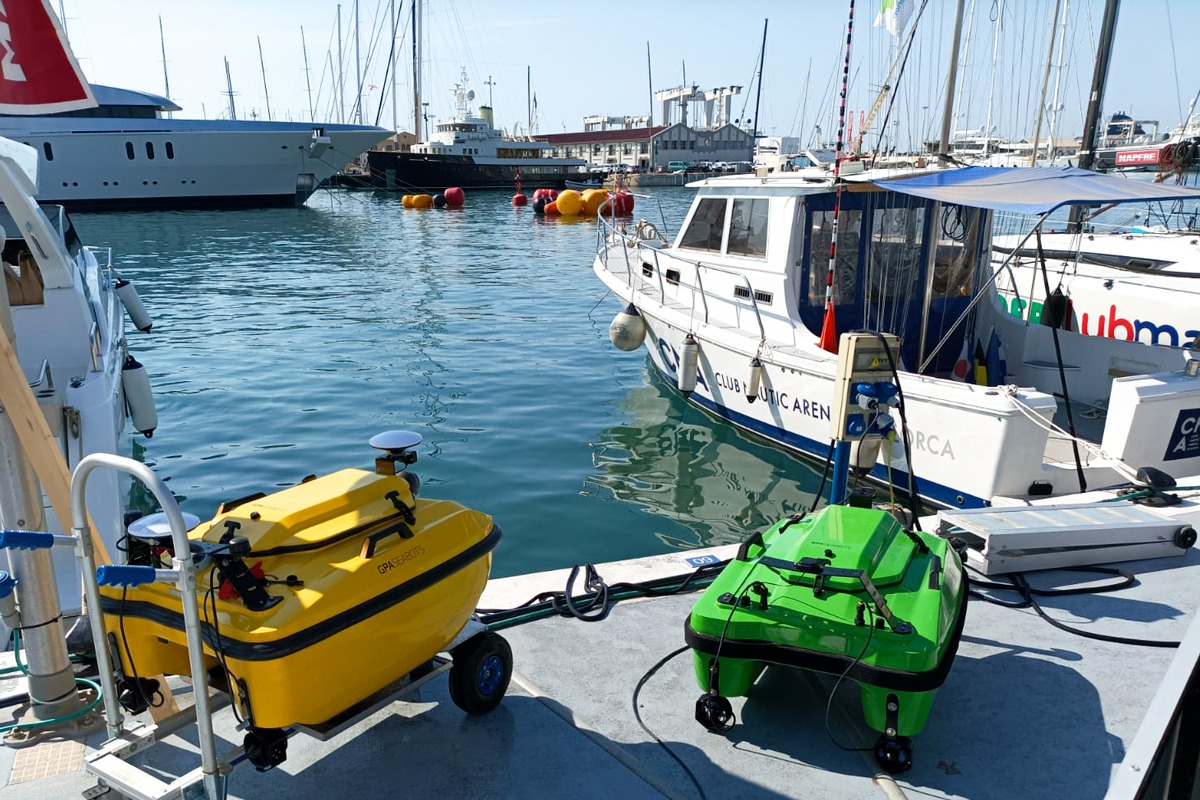gpaseabots's tweet photo. ¡Bienvenid@s a la 40ª edición de la #CopadelReydeVela @MAPFRE_ES, que se celebra hasta el próximo 6 de agosto en el Real Club Náutico de Palma de Mallorca! 🛥️
#GPASEABOTS participa en el "showroom" del evento con dos de sus #USV: el #SB100PRO y el #SB100CLEANER.
@TrueWorldOrg https://t.co/P4Scq68N98