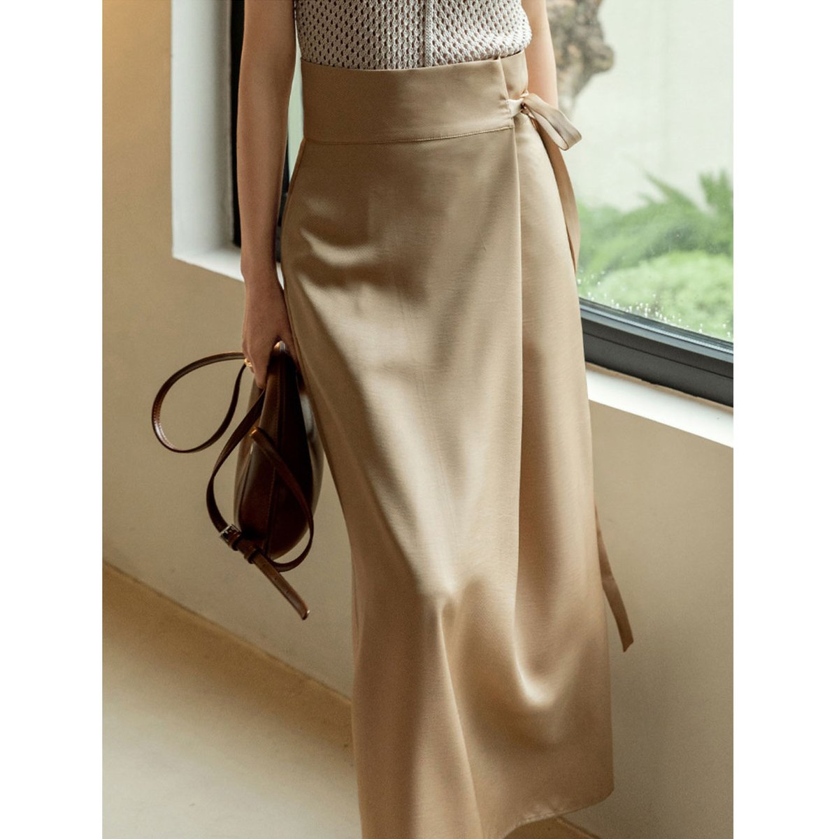 ssisilofficial's tweet photo. Highwaist Switch Over Skirt
Color：Khaki / Black

ハイウエストのラップ風スカート。
細身のシルエットでもバックスリットが入っているため足捌きが良いアイテムです👌

▽詳しくはこちら
https://t.co/UoVciJs9Dh

＃Ssisil ＃シーシル ＃スカート #大人カジュアル #今日のコーデ https://t.co/EGyTOdc0mv