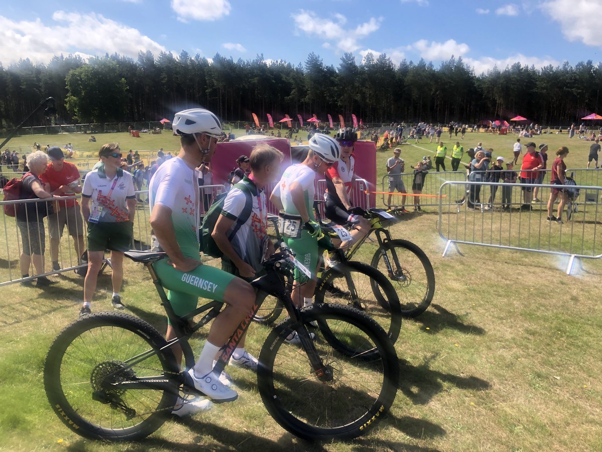 1 minute to the start time, 8 laps of 4.8km, here we go! <a href="/GuernseyCGA/">Guernsey Commonwealth Games Association 🇬🇬</a> #CWG2022