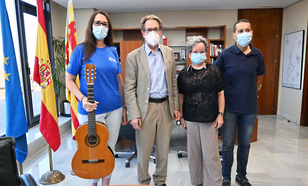 📷👥 El conseller Miguel Mínguez manté una reunió amb representants de la fundació Músic@s por la Salud [<a href="/Mporlasalud/">Músicos por la Salud</a>] 🎶