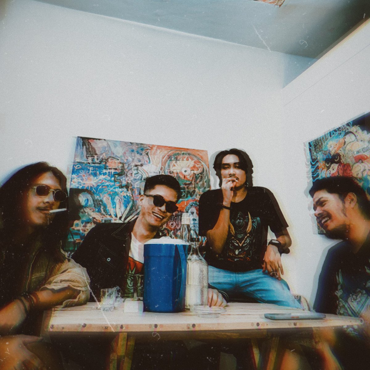 INTRODUCING TO YOU, KLEETZ! 

Like a wild haze in the distance, it’s hard to tell what you’re looking at. The band “Kleetz” is creating psychedelic grunge music that grows more and more wild as the listener's mind shifts. 

Catch them this Saturday at Saguijo, 8pm! See you there!