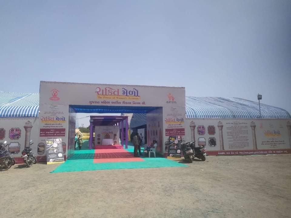 JayeshPankhania's tweet photo. Morbi khate Shakti Mela ma saloon na board koi staff mahila Nigam no javadar nathi https://t.co/Y69WuK7Q6c