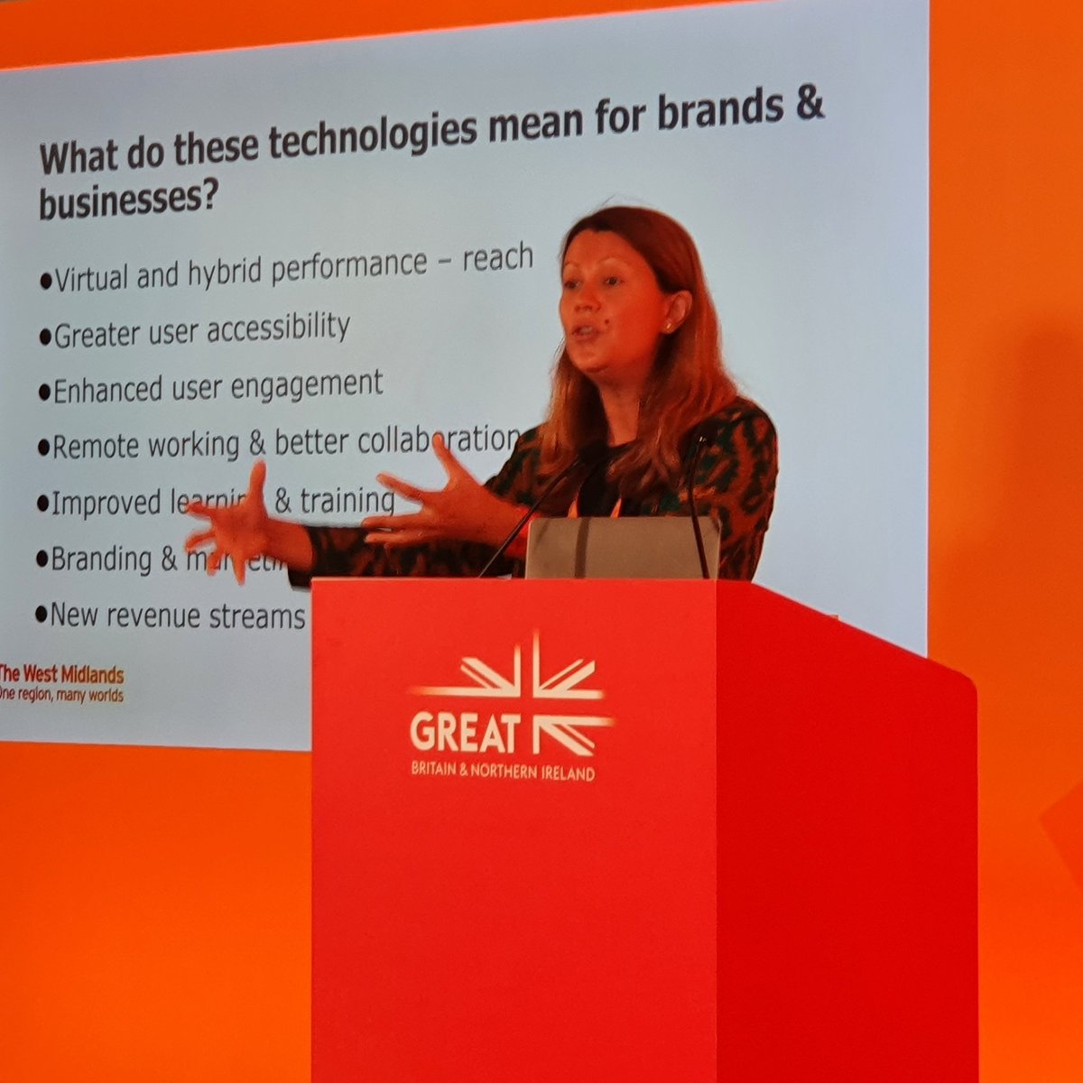 CreativeIndsUK's tweet photo. Great to hear #CreaTechUk Ones To Watch alumni including @GravitySketch & @AiCharisma cited as examples of UK companies leading the way in developing tools for the metaverse in @JessieDriscoll's fascinating talk at #UKHouse today. https://t.co/LInnHFdIGO