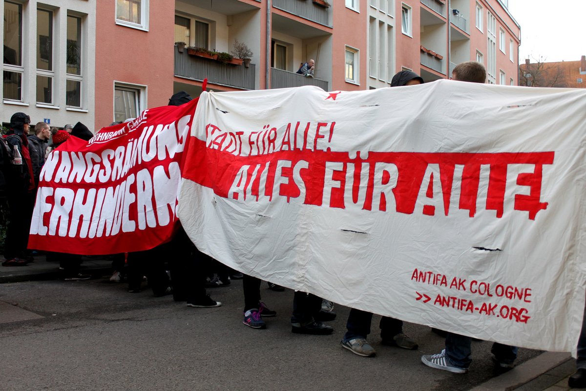 Die Bullen haben heute Morgen bei einer Zwangsräumung in Köln-Ostheim einen Mieter erschossen. Die immer häufiger werdenden Zwangsräumungen sind Ausdruck der sich verschärfenden sozialen Krisen die im Zuge des Ukrainekriegs auf uns abgewälzt werden sollen.